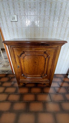 Armadietto legno marrone
